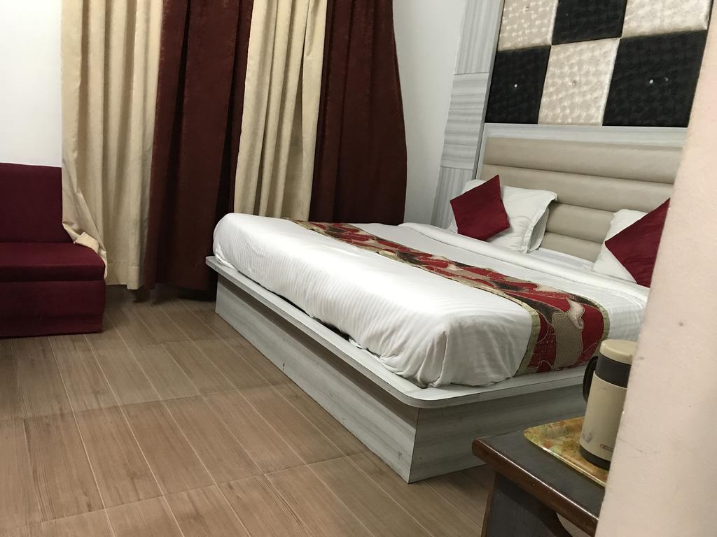 Hotel Katra Residency Cameră foto